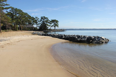 በባሕሩ ዳርቻ ላይ መያዣ