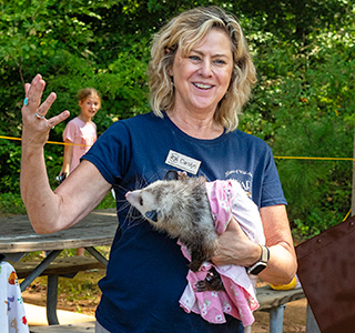 ክሪተር ከ AWARE ጋር ተገናኘ ፎቶ ጨዋነት ሚካኤል Summers